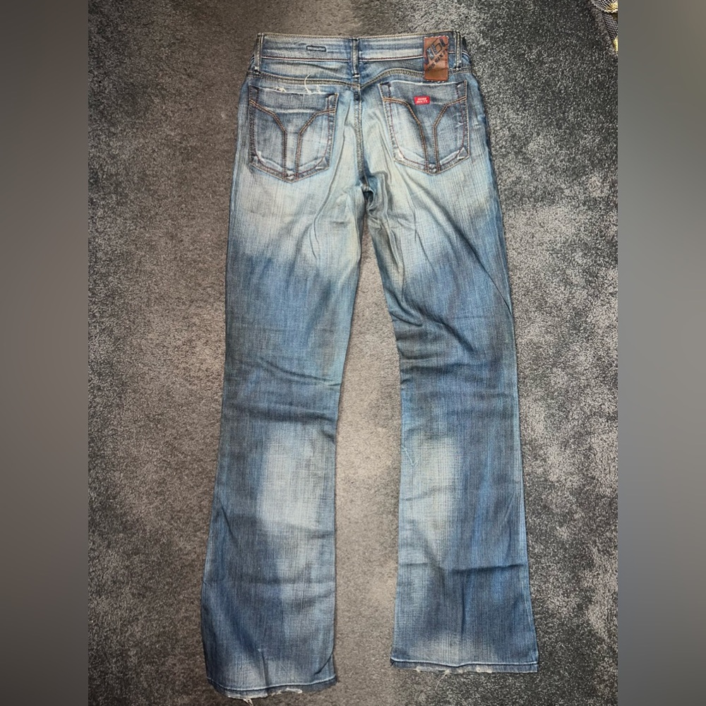 Jeans with worn dirty look